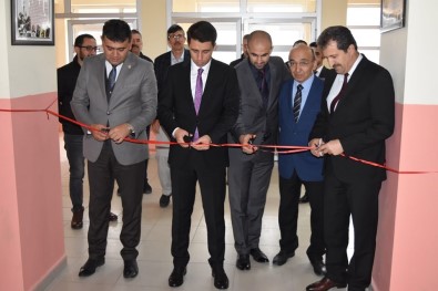 TÜBİTAK 4006 Bilim Fuarı'nda Şiir Ve Türküler Dinlendi