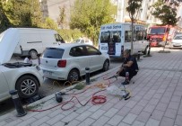 Van'da Mahsur Kalan Kedi Ve Keçileri İtfaiye Ekibi Kurtardı