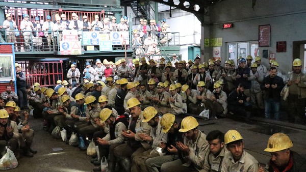 Kömür karası eller Mehmetçik'e dua için açıldı