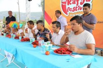 SAYGI DURUŞU - 2 Dakikada 206 Gram Acı Biber Yiyip Birinci Olup Yarım Altını Kaptı