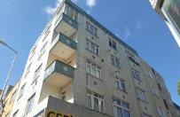 AHMET YESEVI - Bağcılar'da Çatı Alev Alev Yandı