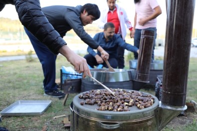 Bartın Üniversitesi Öğrencilerine Çay Ve Kestane İle 'Hoş Geldiniz' Dedi
