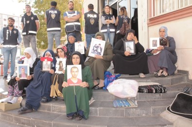 Çocuklarını Bekleyen Ailelerin HDP İl Binasındaki Eylemi 40. Gününde