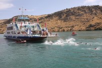 KÜRŞAD TÜZMEN - Fırat'ın İncisi Rumkale'deki Su Sporlarına Yoğun İlgi