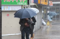 TREN SEFERLERİ - Japonya'da Süper Tayfun Alarmı
