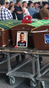 Meslektaşı Tarafından Öldürülen Doktor Son Yolculuğuna Uğurlandı