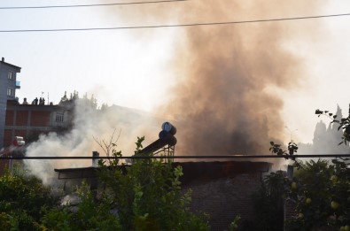 Nazilli'deki Çatı Yangını Korkuttu