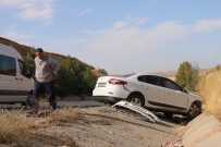 KARAKURT - Tekeri Patlayan Otomobil Şarampole Yuvarlandı Açıklaması 5 Yaralı