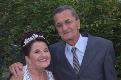 50 Yıl Önce Evlenen Çift İkinci Kez Dünya Evine Girdi