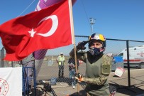 TÜRKIYE SPOR YAZARLARı DERNEĞI - Asker Üniforması Giyip, Türk Bayrakları İle Motosiklet Gösterisi Yaptılar