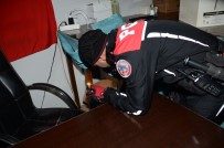 GANYAN BAYİİ - Balıkesir'de Polis Kumar Makinesi Ele Geçirdi
