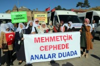 OTURMA EYLEMİ - Bitlisli Kadınlar, Annelere Destek İçin Diyarbakır'a Gitti