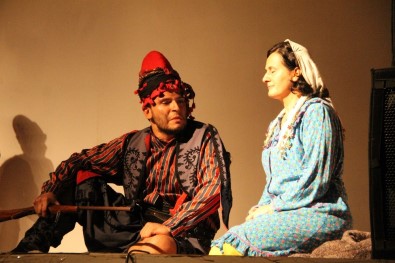 'Gördesli Makbule' Akhisar'da Sahnelendi