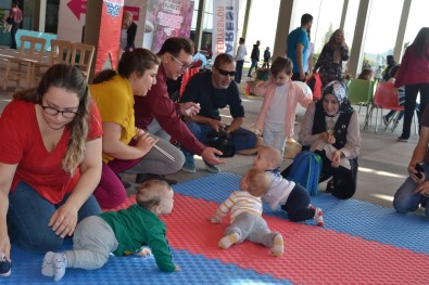 Karesi'de Bebek Emekleme Yarışmasında Renkli Görüntüler Oluştu