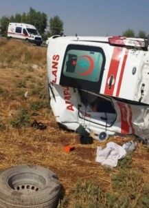 Kazadan Dönen Ambulans Kaza Yaptı