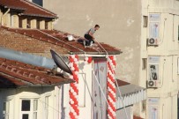 Metrelerce Yüksekte Çalışan Genç Ölümle Dans Etti