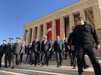 BAĞıMSıZLıK - Vali Şahin Ankara'nın Başkent Oluşunun Yıl Dönümünde Anıtkabir'i Ziyaret Etti