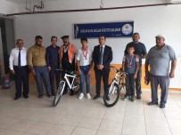YAĞLI GÜREŞ - Başarılı Minik Pehlivanlara Bisiklet Hediye Edildi