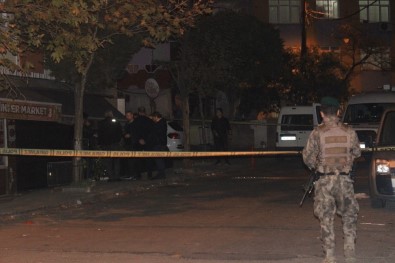 Beyoğlu'nda Bir Dükkanın Önüne 'Ses Bombası' Atıldı