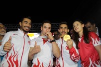 İZMIR İL MILLI EĞITIM MÜDÜRÜ - Dünya Şampiyonu Cimnastikçi İbrahim Çolak, İzmir'de Coşkuyla Karşılandı
