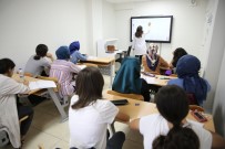 BAHÇELİEVLER - Haliliye'de Gençler Sınava Hazırlık Kurslarında Çalışıyor