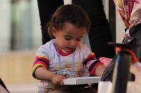 OTURMA EYLEMİ - Küçük Asmin Nisa'dan Duygulandıran Hareket