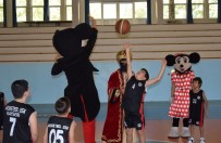 KULÜP BAŞKANI - Minik Basketbolcular, Çizgi Film Karakterleri İle Maç Yaptı
