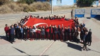 Öğrenciler Türk Bayrağı Açıp, 'Barış Pınarı Harekatı'nı Destekledi Haberi