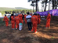 MALTEPE ÜNIVERSITESI - Üniversitelilerin 'Koşarak Çöp Toplama' Yarışı
