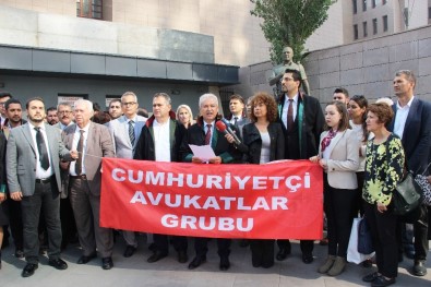 Avukatlardan İzmir Barosuna Tepki