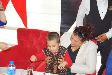 Başkan Çerçioğlu, Görme Engellilerle Kahvaltıda Buluştu