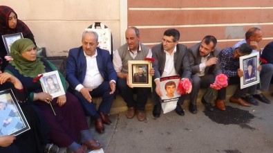 Bayındır Memur-Sen'den HDP Önünde Evlat Nöbeti Tutan Ailelere Destek Ziyareti