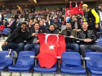 KULÜP BAŞKANI - Belediye Başkanı Arı, Enver Cenk Şahin'e Transfer Teklifini İletti