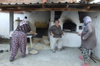 GÖZLEME - Burhaniye'de Kadınların Fırında Yufka İmecesi