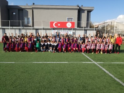 Cumhuriyet Futbol Şenliği'nde Ter Döktüler