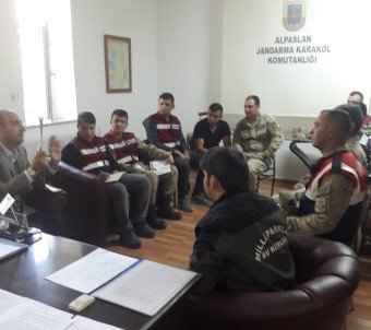 Jandarma Personeli, 'Kara Avcılığı' Konusunda Bilgilendirildi