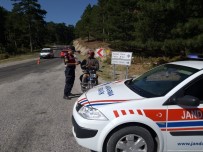 SERVİS ARACI - Jandarma Uygulamasında Aranan 23 Kişi Yakalandı