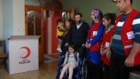 Kızılaydan Yürüme Engelli Hüma'ya Tekerlekli Sandalye