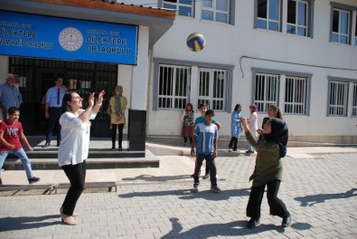 Pekmez, Sincik'te Köy Okullarını Ziyaret Etti