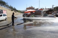 TÜRKISTAN - Cadde Ve Sokaklar Tazyikli Suyla Yıkandı