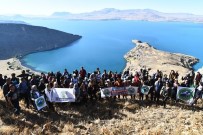 ACıMASıZ - Dağcılar Van Gölü'nün Temiz Kalması İçin Tırmanmaya Devam Ediyor