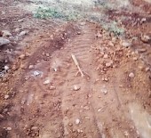 BOMBA İMHA UZMANLARI - Dargeçit'te Askeri Üs Bölgesi Yakınlarında Patlamamış Roket Bulundu