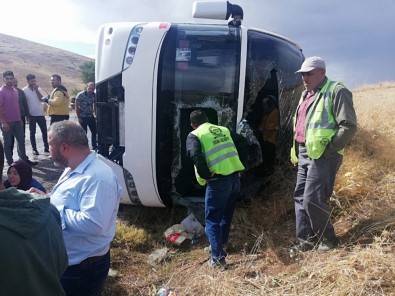 Dinar'da Tur Otobüsü Devrildi Açıklaması 1 Ölü, 4'Ü Ağır 29 Yaralı