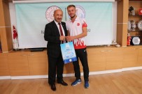 Dünya Atletizm Şampiyonundan Müdür Başyiğit'e Ziyaret