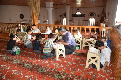 Kuran-I Kerim Öğrenen Öğrencilerden Mehmetçiğe Dua