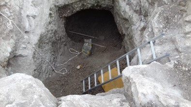 Kütahya'da Define Avcıları Suçüstü Yakalandı Açıklaması 6 Gözaltı