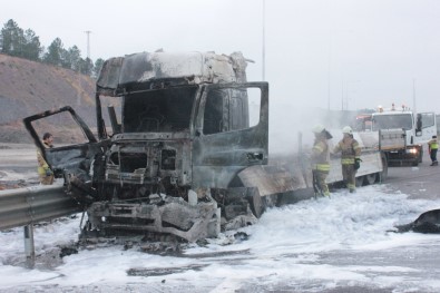 Kuzey Marmara Otoyolunda Yanan TIR Küle Döndü