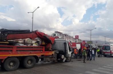 Afyonkarahisar'da Trafik Kazası Açıklaması 3 Yaralı