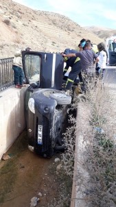 Bayburt'ta Araç Su Kanalına Uçtu Açıklaması 1 Yaralı