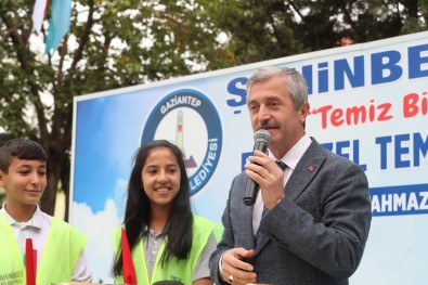 Bşahinbey'de Öğrencilere Yeşil Düdük Dağıtıldı